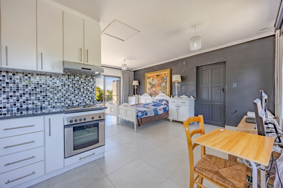 5 Bedroom Property for Sale in Flamingo Vlei Western Cape